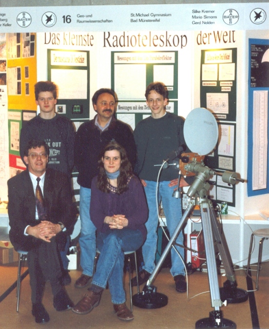 hinten: Gerd, Betreuer Walter Stein, Mario, vorne: Karl-Heinz Hoesgen und Silke auf dem Landeswettbewerb "Jugend forscht"