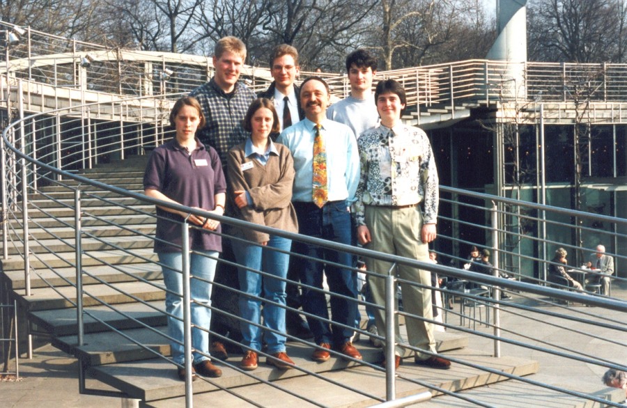 Gruppenphoto vom Landeswettbewerb "Jugend forscht" bei Bayer in Leverkusen