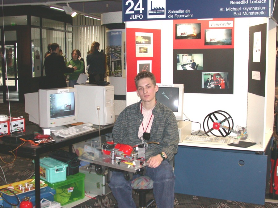 Benedikt Lorbach with his remote-controlled fire engine at the regional contest