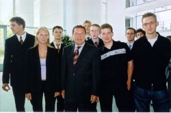 Binia Neuer, Bundeskanzler Gerhard Schröder, Moritz Plötzing, Benedikt Lorbach