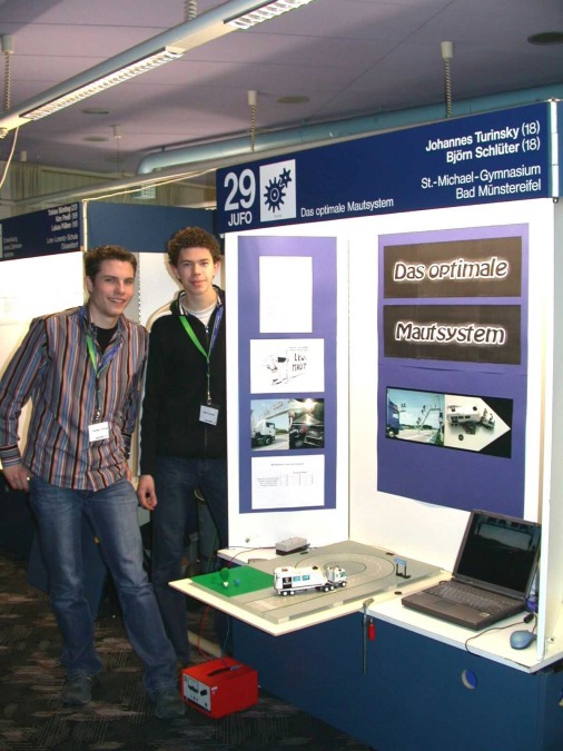 Johannes Turinsky and Björn Schlüter present their toll collection system at the regional contest
