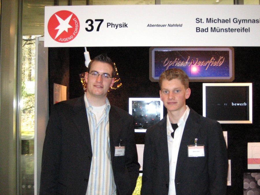 Florian und Stefan auf dem Landeswettbewerb "Jugend forscht" bei Bayer in Leverkusen