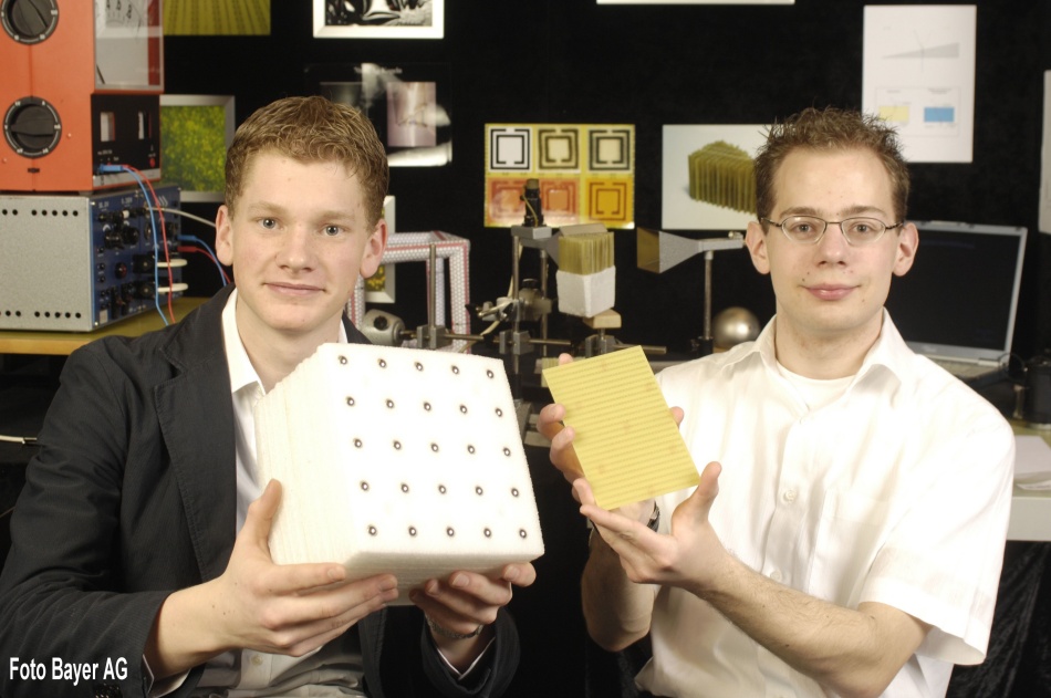 Stefan and Andreas present their project at the state contest (source: Bayer AG)