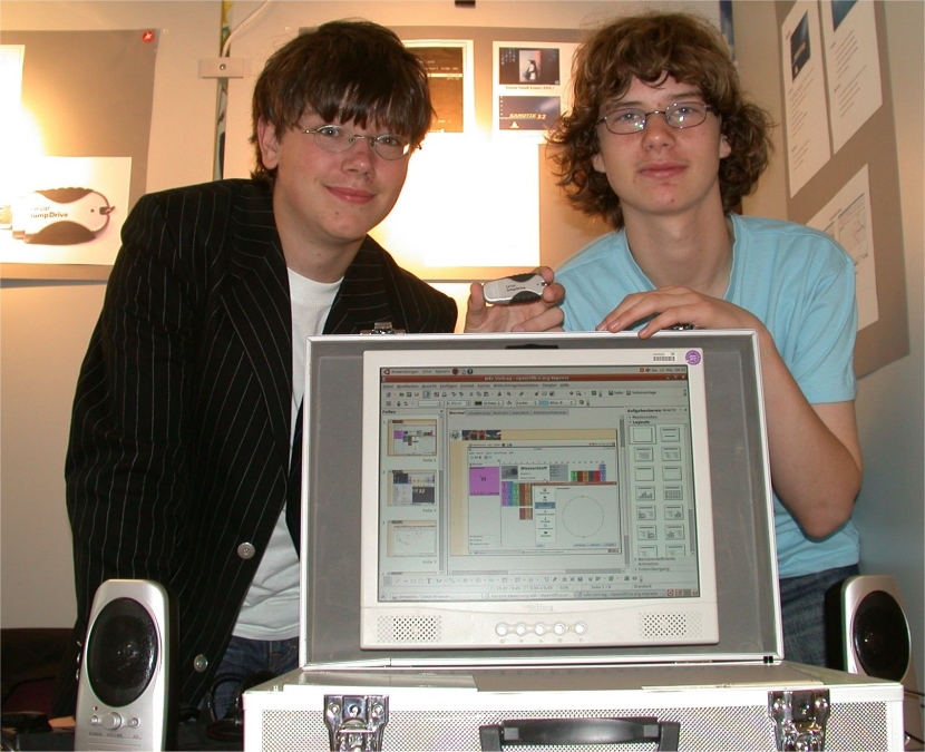 Sebastian and Jochen with their suitcase-computer at the state contest "Schüler experimentieren"