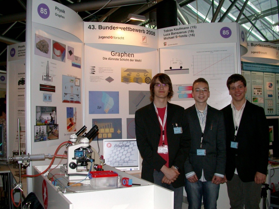 Michael, Tobias and Luca at their exhibit at the national contest