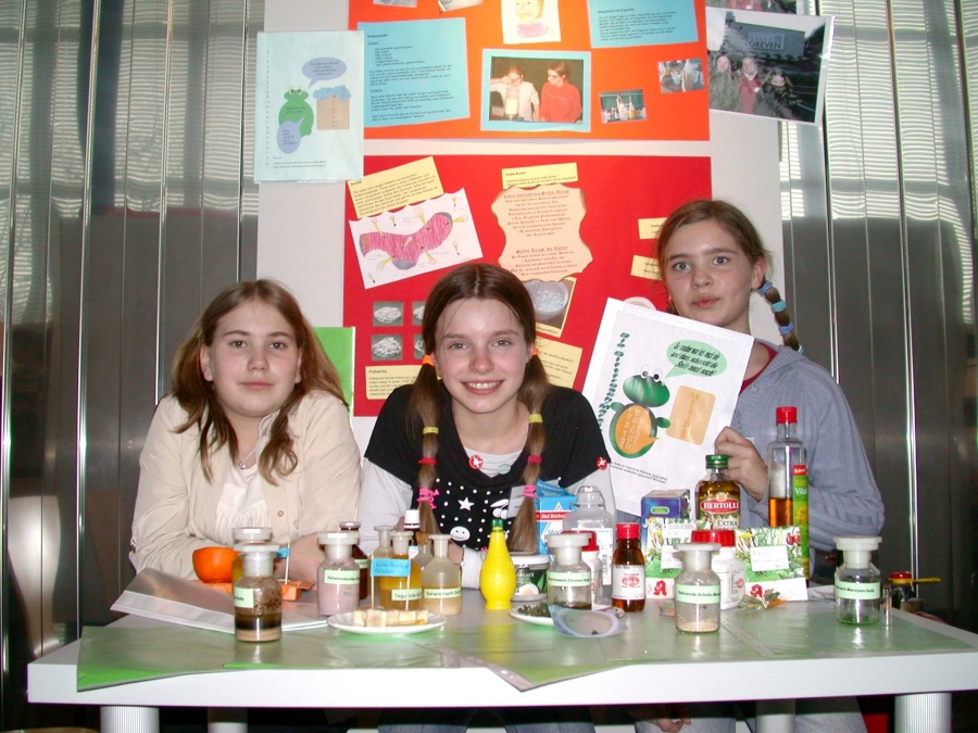 Aline Ambrecht, Katharina Prall and Wiebke Rahlf at their exhibit at the regional contest