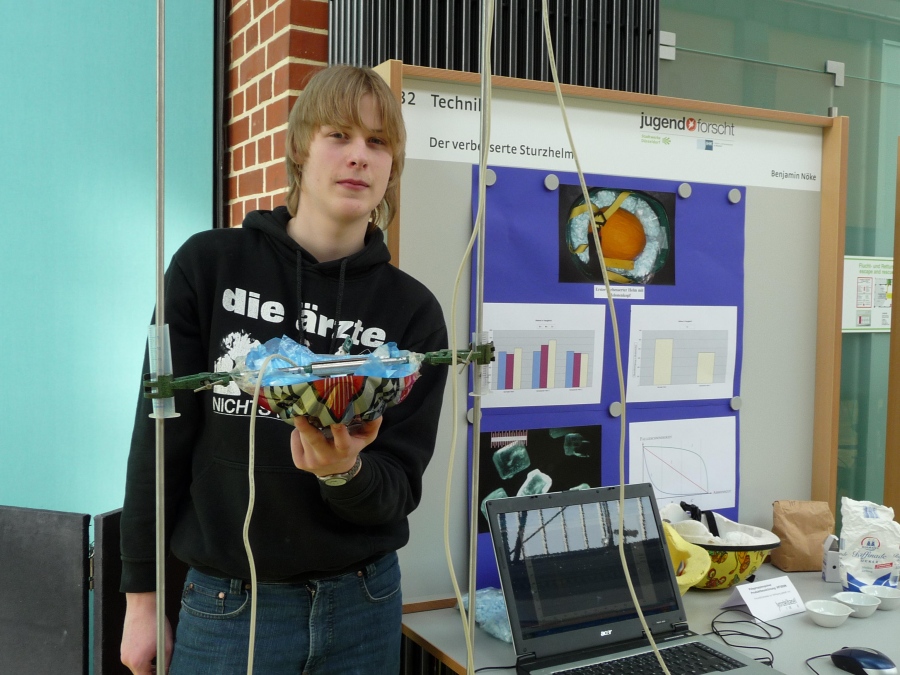 Benjamin Nöke and his exhibit at the regional competition