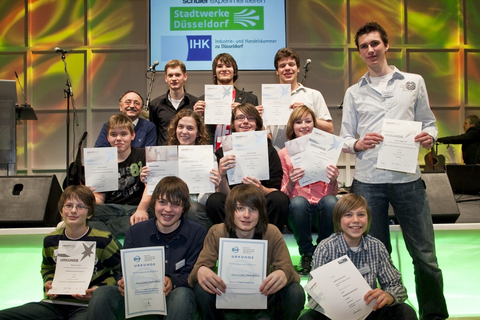 Unsere erfolgreichen Miniforscher auf dem Regionalwettbewerb in Düsseldorf (Quelle: Ulrik Eichentopf)