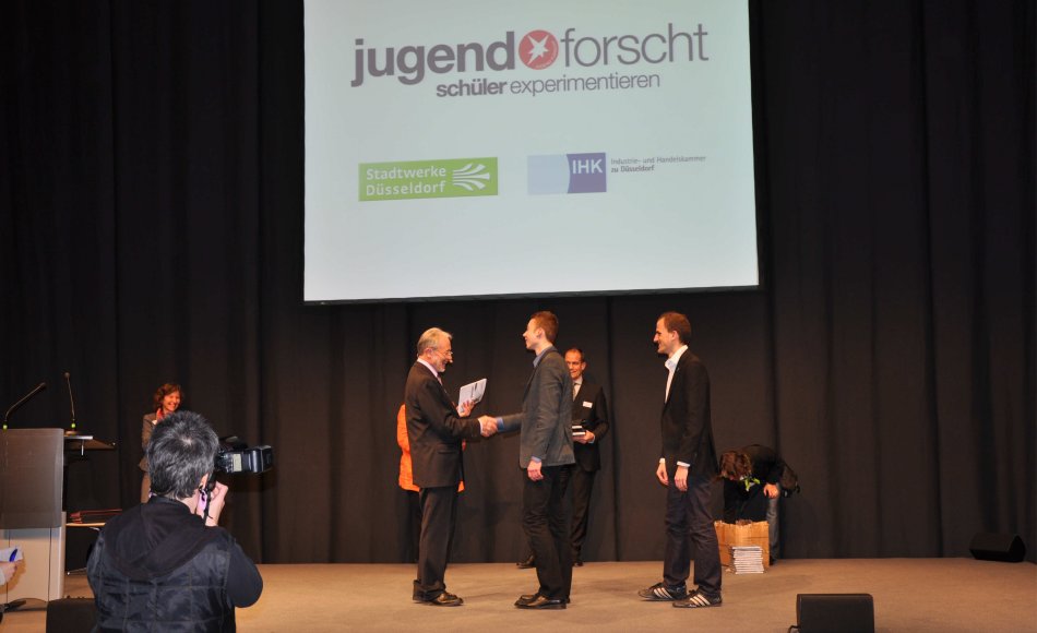 Director of the regional contest Rainer Linden gives regional champions Tobias Kaufmann and Cai-Oliver Thier there certificates