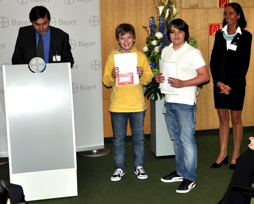 Lukas Trippe und Leon Heinen werden landesweit mit dem 2. Preis Physik ausgezeichnet