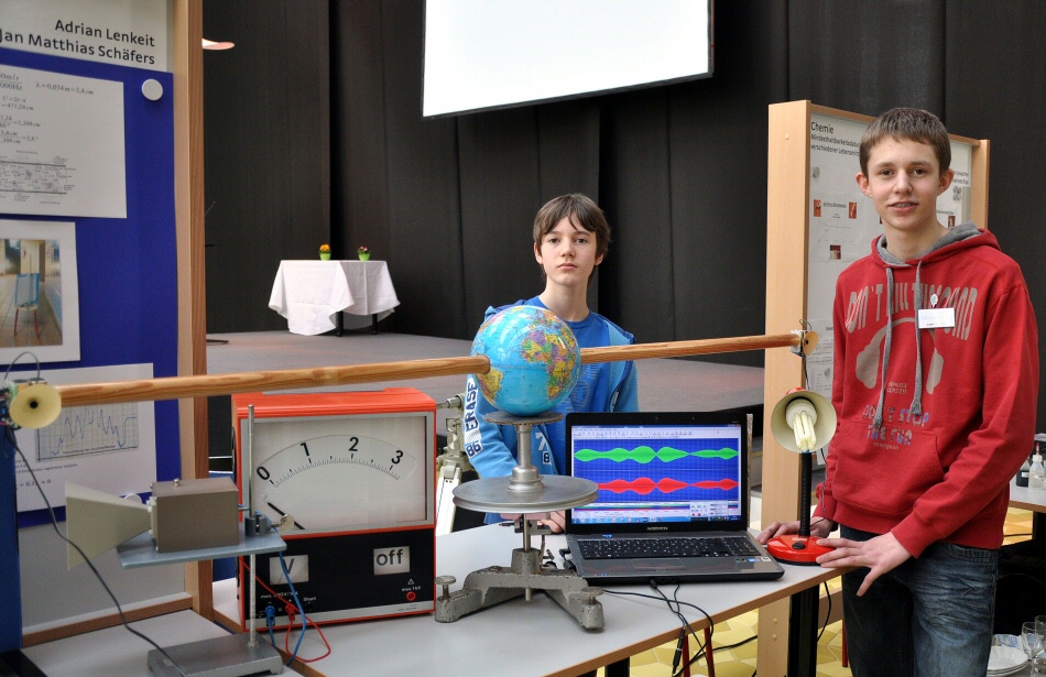 Adrian Lenkeit und Matthias Schäfers überzeugten auf dem Regionalwettbewerb in Düsseldorf mit ihrem Radiointerferometer