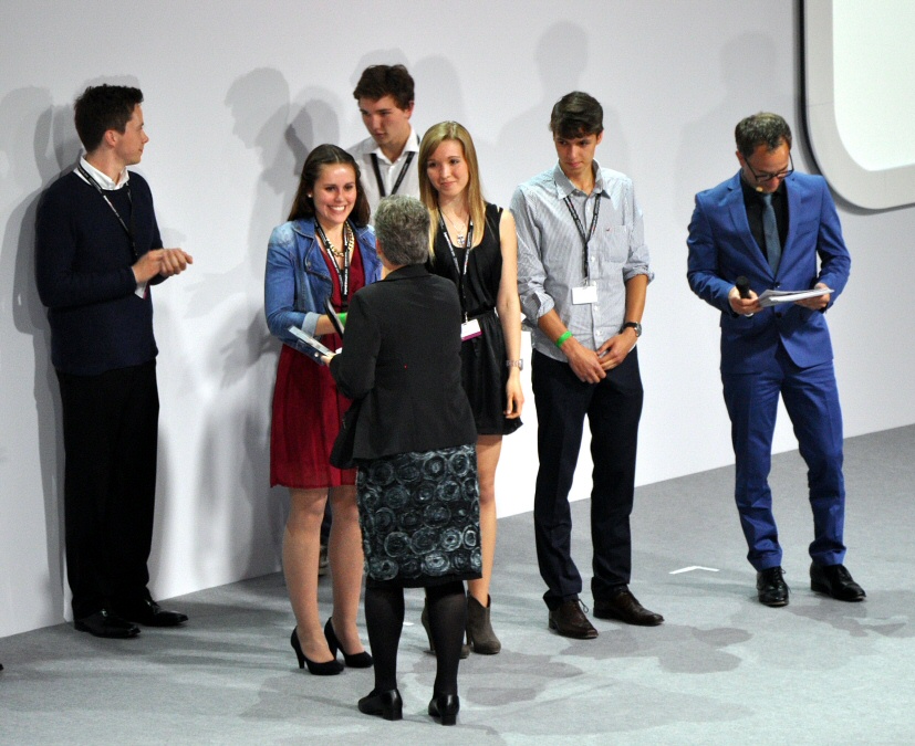 Laura Eschweiler, Ramona Pick and Rolf Hartmann receive the Special Award Renewable Energy (1500 €)