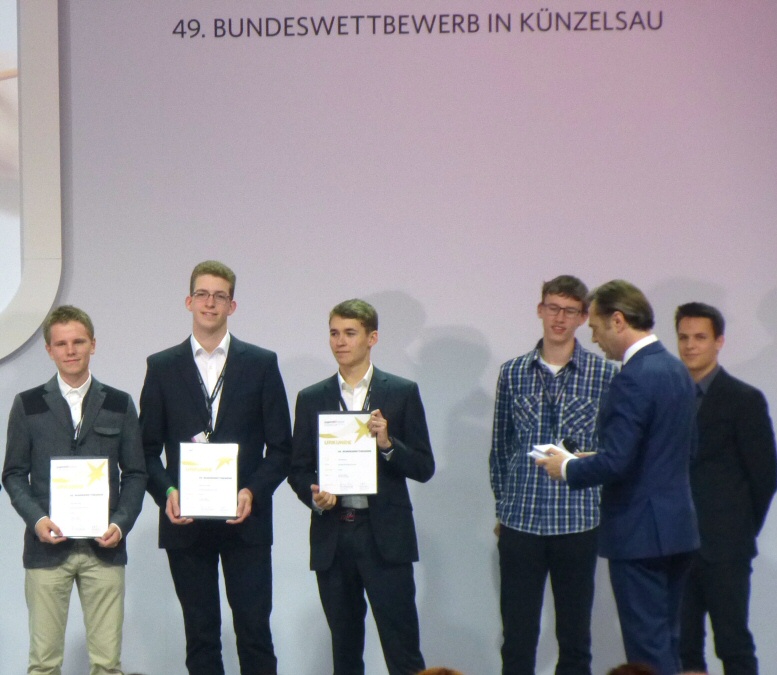 Josef Nagelschmidt, Stefan Heimersheim and Frank Hartmann are recognised with the 4th place physics at the national contest (€ 1000)