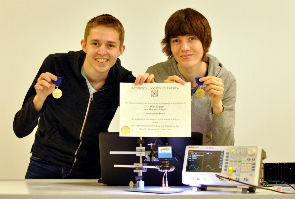 Matthias Schäfers and Adrian Lenkeit with their ISEF award certificate and their medals
