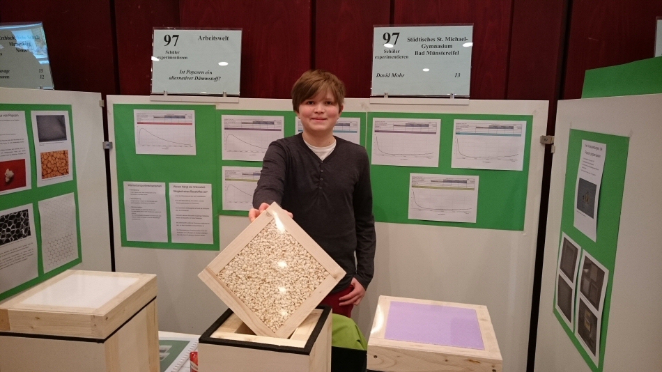 David Mohr with his insulation at the regional competition in Krefeld