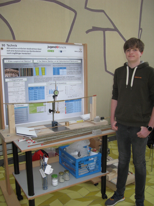 David Mohr with his concrete-reinforcing bamboo structures at the regional contest in Düsseldorf